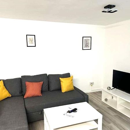 Stylish Apartment At Carlton Grove London Exterior photo