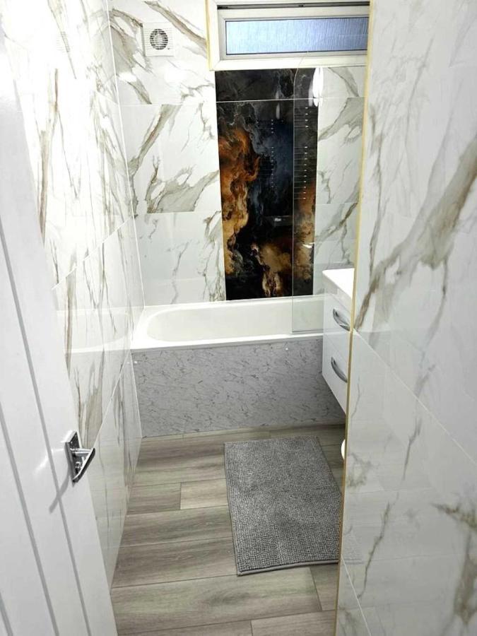 Stylish Apartment At Carlton Grove London Exterior photo